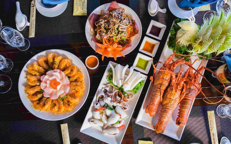 nhà hàng view biển Hạ Long - Ngọc Phương Nam (1)