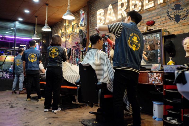 Ngố Barbershop chuyên cắt và tạo kiểu đa dạng cho tóc nam