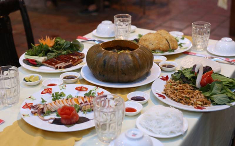 các món ăn ngon được bày trí đẹp mắt tại Kinh Dương Vương